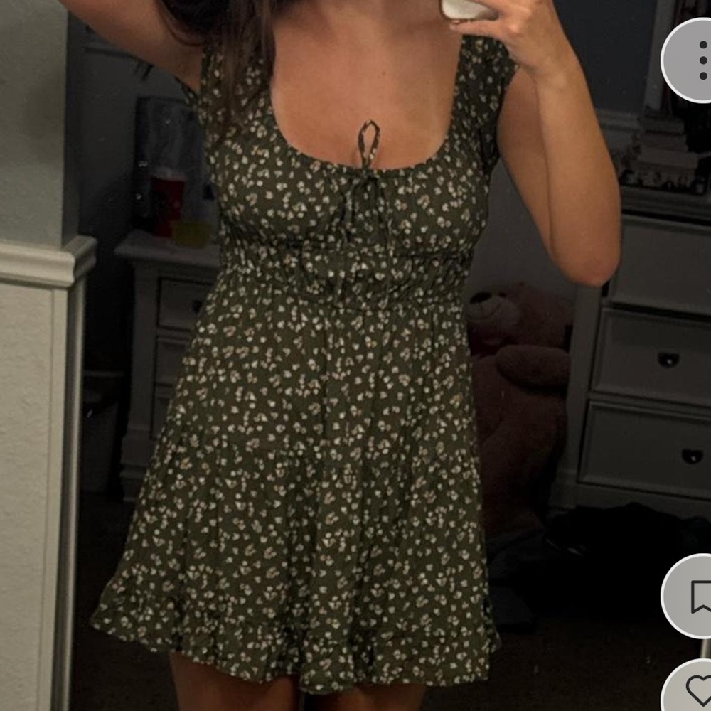 Aeropostale green floral dress sleeves can be on or off the shoulder size S